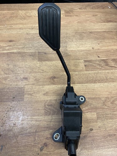Toyota yaris 2012 accelerator - toyota,